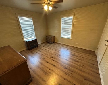 900 W Avenue F - Photo Thumbnail 5
