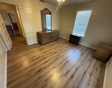 900 W Avenue F - Photo Thumbnail 4