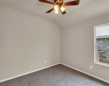 6309 Seagull Lane - Photo Thumbnail 15
