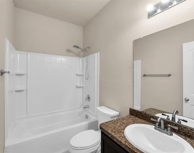 6309 Seagull Lane - Photo Thumbnail 12