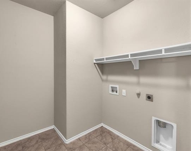 6309 Seagull Lane - Photo Thumbnail 11