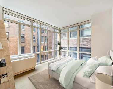 Fifth Avenue - Photo Thumbnail 2