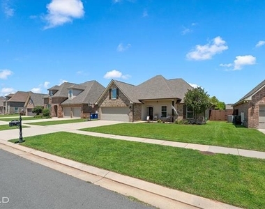 216 Apalachee Way - Photo Thumbnail 4
