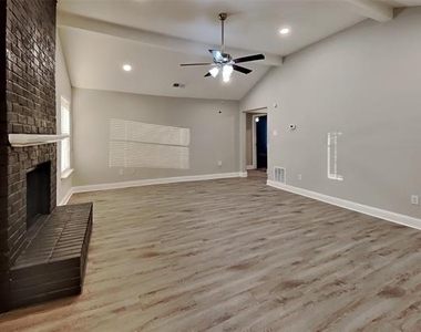 114 Liberty Drive - Photo Thumbnail 2