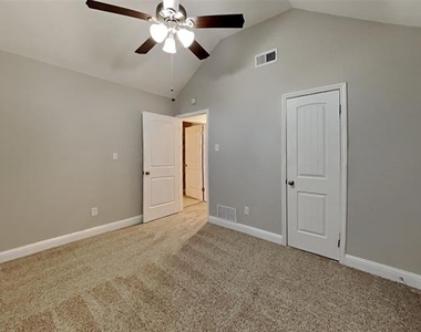 114 Liberty Drive - Photo Thumbnail 12