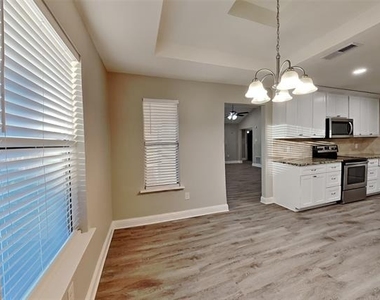 114 Liberty Drive - Photo Thumbnail 4