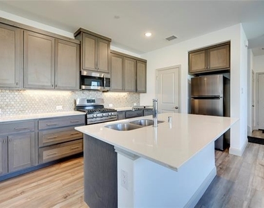 3516 Zellwood Lane - Photo Thumbnail 7