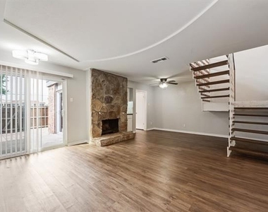 2203 Salem Drive - Photo Thumbnail 5