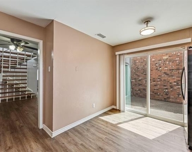 2203 Salem Drive - Photo Thumbnail 8