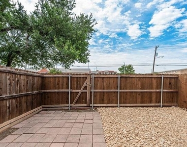 2203 Salem Drive - Photo Thumbnail 3