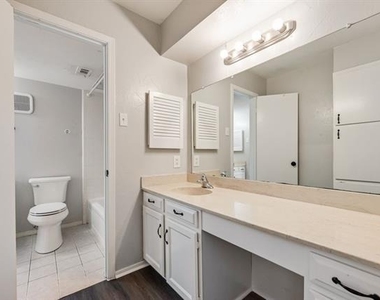 2203 Salem Drive - Photo Thumbnail 11