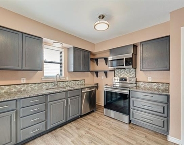 2203 Salem Drive - Photo Thumbnail 9