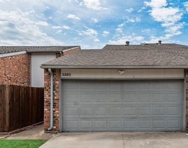 2203 Salem Drive - Photo Thumbnail 1
