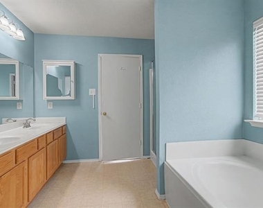5016 Meridian Lane - Photo Thumbnail 25