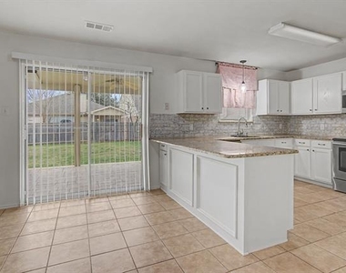 5016 Meridian Lane - Photo Thumbnail 5