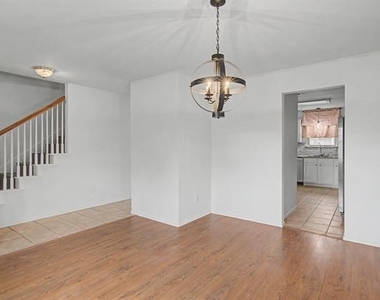 5016 Meridian Lane - Photo Thumbnail 4