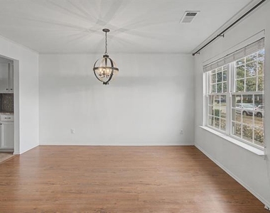5016 Meridian Lane - Photo Thumbnail 2