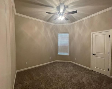 3022 Promenade Drive - Photo Thumbnail 12
