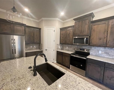 3022 Promenade Drive - Photo Thumbnail 6