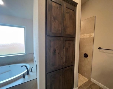 3022 Promenade Drive - Photo Thumbnail 16
