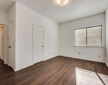 812 Melville Drive - Photo Thumbnail 9