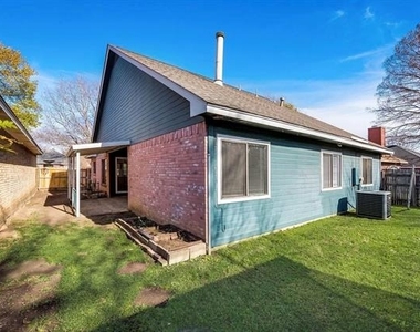 812 Melville Drive - Photo Thumbnail 16