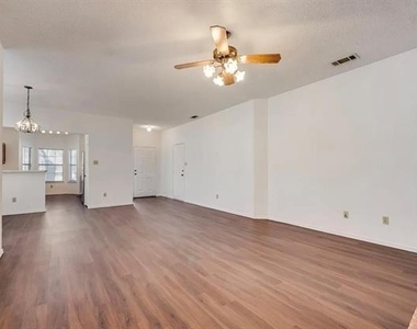 812 Melville Drive - Photo Thumbnail 1