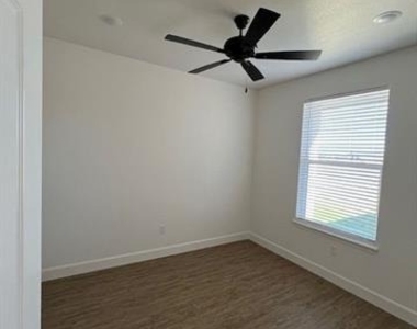 392 Kristie Path - Photo Thumbnail 6