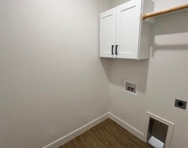 392 Kristie Path - Photo Thumbnail 10