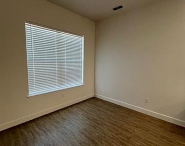 392 Kristie Path - Photo Thumbnail 4