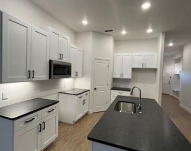 392 Kristie Path - Photo Thumbnail 2