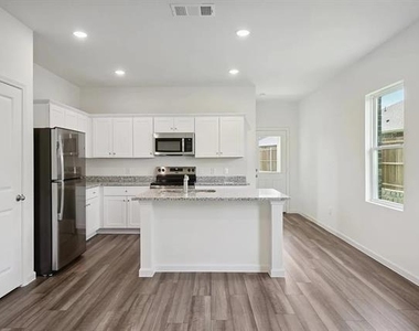 2116 Prairie Lane - Photo Thumbnail 2