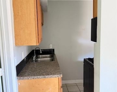 1505 W Lovers Lane - Photo Thumbnail 4