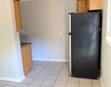 1505 W Lovers Lane - Photo Thumbnail 2