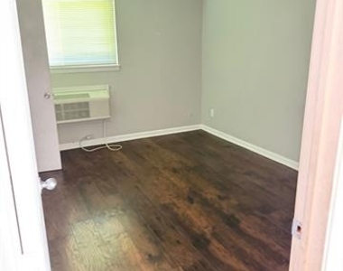 1505 W Lovers Lane - Photo Thumbnail 6
