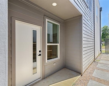 2815 Harston Street - Photo Thumbnail 3