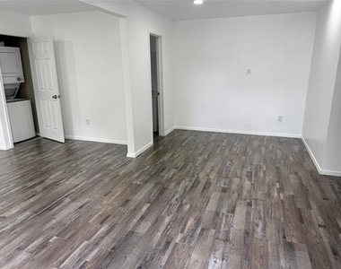 2311 Vagas Street - Photo Thumbnail 4