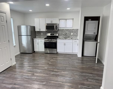 2311 Vagas Street - Photo Thumbnail 6