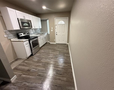 2311 Vagas Street - Photo Thumbnail 8