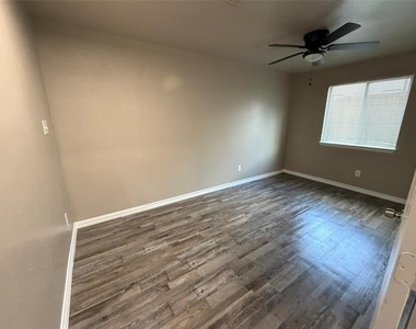 2311 Vagas Street - Photo Thumbnail 11