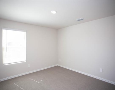 2653 Kings Canyon Mews - Photo Thumbnail 20