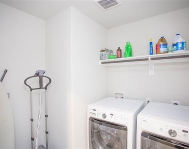 2653 Kings Canyon Mews - Photo Thumbnail 17