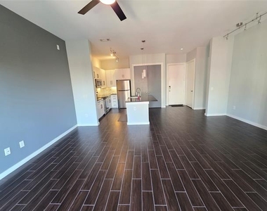 2950 Mckinney Avenue - Photo Thumbnail 11
