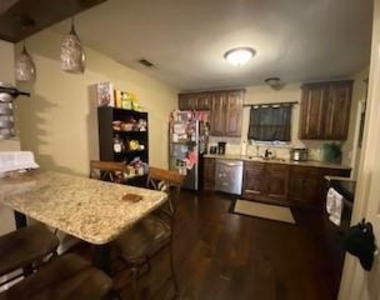 3904 Carolyn Road - Photo Thumbnail 2