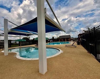 1009 Cushing Drive - Photo Thumbnail 15