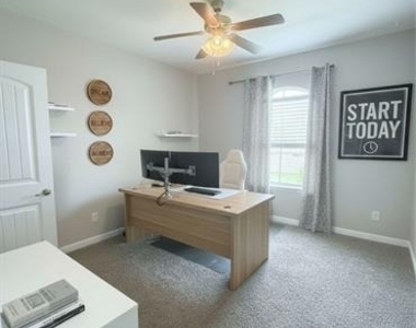 1009 Cushing Drive - Photo Thumbnail 8