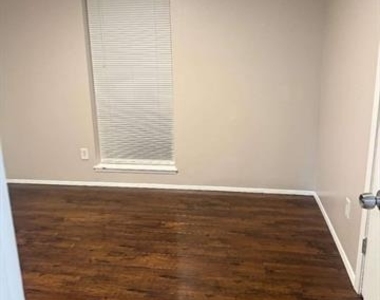 3938 University Drive - Photo Thumbnail 9