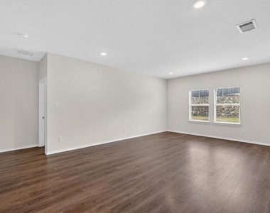 2109 Muscovy Street - Photo Thumbnail 5