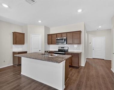 2109 Muscovy Street - Photo Thumbnail 9