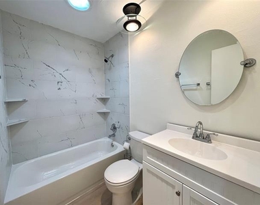 802 Kingswood Avenue - Photo Thumbnail 3